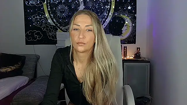 SexxyLiviaa online show from 10-18-25, 03:30