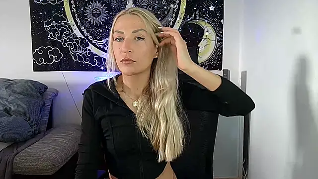 Snapshot of SexxyLiviaa chatting on 05-15-26, 04:16 SexxyLiviaa online show from 05-15-26, 04:16