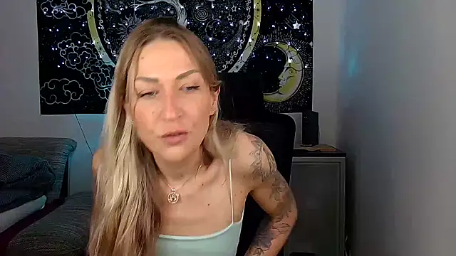 SexxyLiviaa online show from 12-19-25, 03:47