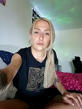 Snapshot of SexxyLiviaa chatting on 05-22-26, 04:32 SexxyLiviaa online show from 05-22-26, 04:32