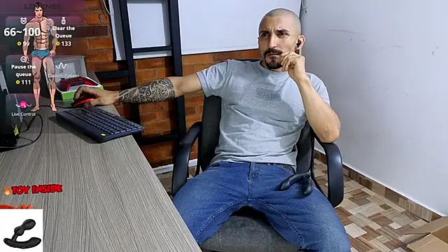 Marck Muscle online show from 12-23-25, 04:12