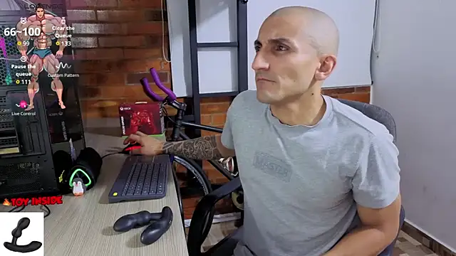 Snapshot of Marck_Muscle chatting on 04-03-26, 03:46 Marck Muscle online show from 04-03-26, 03:46