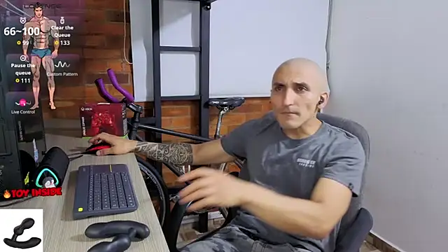 Snapshot of Marck_Muscle chatting on 04-06-26, 02:29 Marck Muscle online show from 04-06-26, 02:29