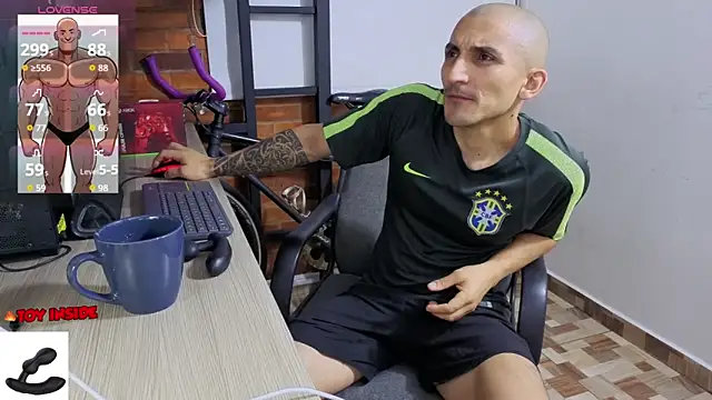 Snapshot of Marck_Muscle chatting on 04-13-26, 11:42 Marck Muscle online show from 04-13-26, 11:42