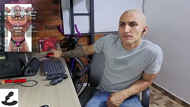 Snapshot of Marck_Muscle chatting on 04-11-26, 12:29 Marck Muscle online show from 04-11-26, 12:29