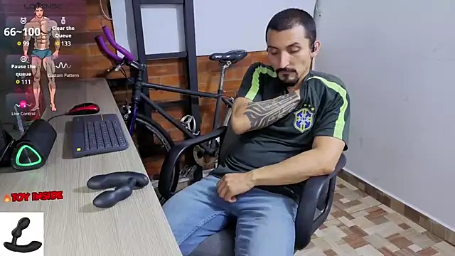 Snapshot of Marck_Muscle chatting on 03-21-26, 02:24 Marck Muscle online show from 03-21-26, 02:24