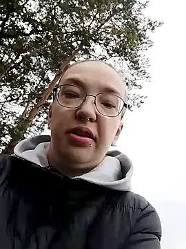 Isabella Geney online show from 10-09-25, 12:49