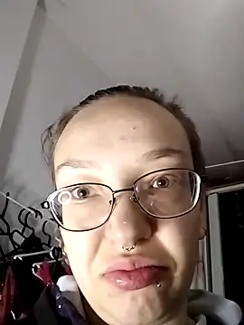 Isabella Geney online show from 11-22-25, 01:26