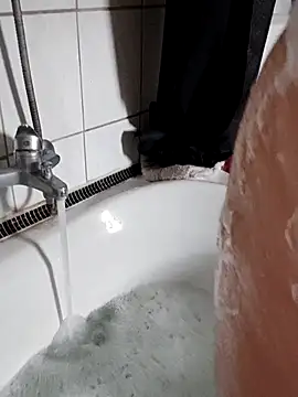 Isabella Geney online show from 11-10-25, 12:32