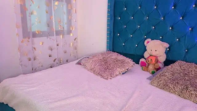 Lilly Peach22 online show from 02-26-26, 03:39