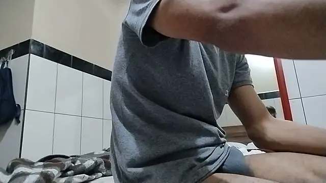 UncutToyBoy23cm online show from 05-18-26, 02:11