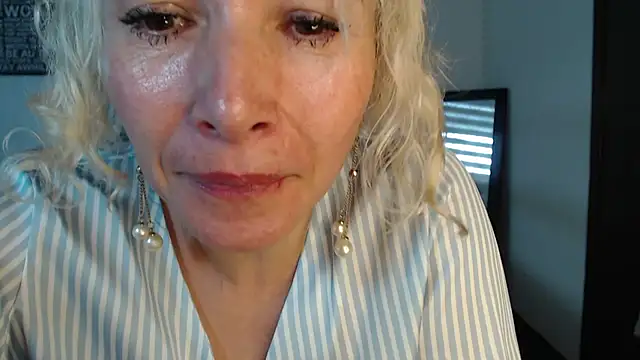 Snapshot of Ingridbergman chatting on 02-17-25, 01:22 Ingridbergman online show from 02-17-25, 01:22