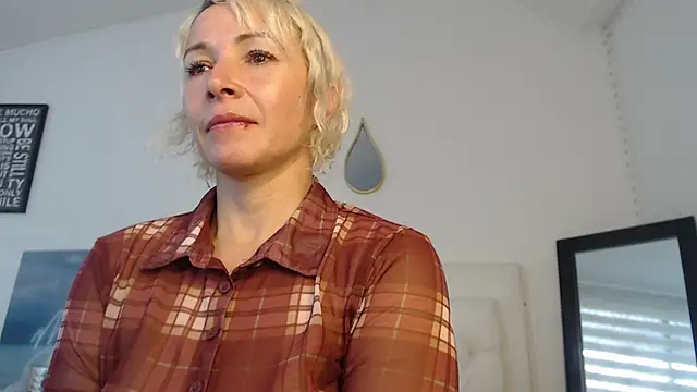 Snapshot of Ingridbergman chatting on 02-21-25, 03:10 Ingridbergman online show from 02-21-25, 03:10