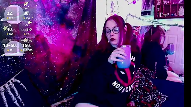 Snapshot of EverlyEster chatting on 01-12-25, 05:34 EverlyEster online show from 01-12-25, 05:34