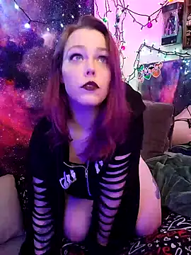 Snapshot of EverlyEster chatting on 01-30-25, 10:19 EverlyEster online show from 01-30-25, 10:19