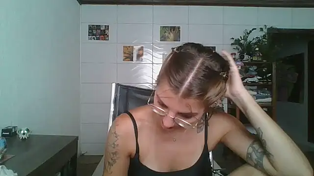 Snapshot of SweetyBabyDemon chatting on 02-02-26, 04:28 SweetyBabyDemon online show from 02-02-26, 04:28