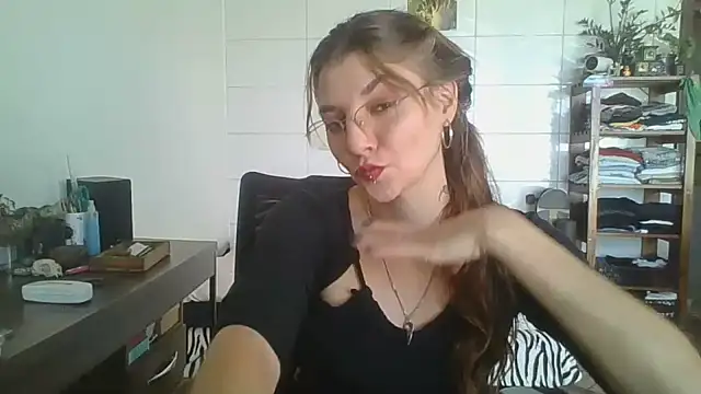 Snapshot of SweetyBabyDemon chatting on 10-14-25, 01:45 SweetyBabyDemon online show from 10-14-25, 01:45