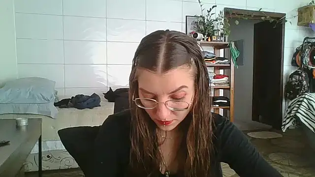Snapshot of SweetyBabyDemon chatting on 09-09-25, 04:49 SweetyBabyDemon online show from 09-09-25, 04:49