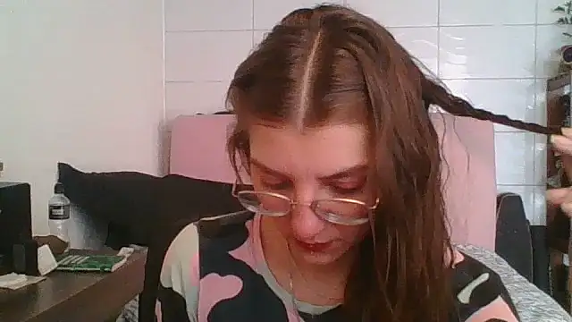 Snapshot of SweetyBabyDemon chatting on 10-06-25, 02:07 SweetyBabyDemon online show from 10-06-25, 02:07