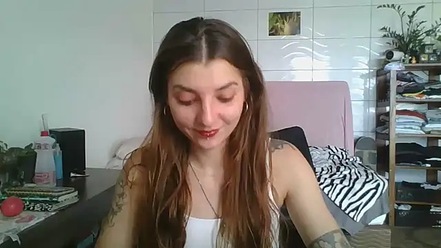 Snapshot of SweetyBabyDemon chatting on 10-13-25, 01:45 SweetyBabyDemon online show from 10-13-25, 01:45