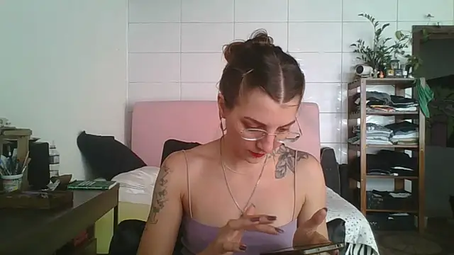 Snapshot of SweetyBabyDemon chatting on 10-04-25, 02:29 SweetyBabyDemon online show from 10-04-25, 02:29