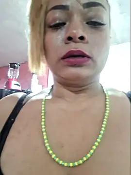 Snapshot of gatadeojosclaros chatting on 02-25-25, 05:08 gatadeojosclaros online show from 02-25-25, 05:08