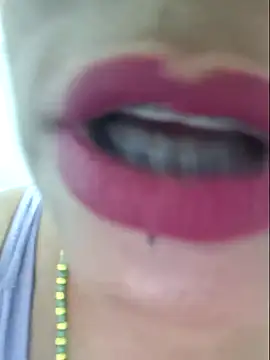 Snapshot of gatadeojosclaros chatting on 02-22-25, 03:45 gatadeojosclaros online show from 02-22-25, 03:45