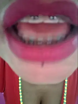 Snapshot of gatadeojosclaros chatting on 10-03-25, 02:04 gatadeojosclaros online show from 10-03-25, 02:04