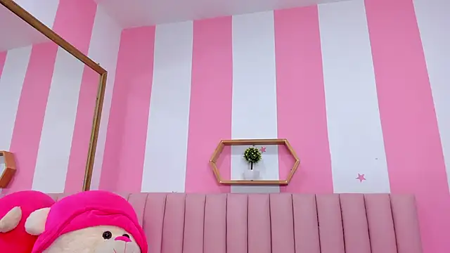 ISABELLA 020 online show from 11-18-25, 11:57