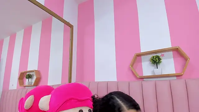 ISABELLA 020 online show from 04-15-26, 12:10