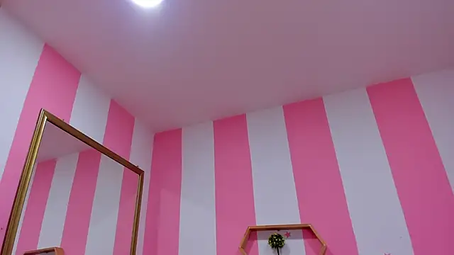 ISABELLA 020 online show from 10-25-25, 01:45