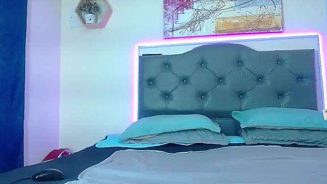 Snapshot of Kim_clark1 chatting on 09-10-25, 02:27 Kim clark1 online show from 09-10-25, 02:27