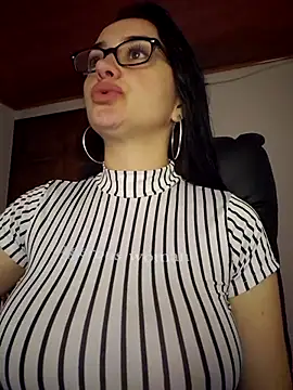 preetypeach online show from 10-28-25, 03:29