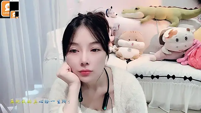 Snapshot of AKiKi711 chatting on 10-16-25, 04:43 AKiKi711 online show from 10-16-25, 04:43