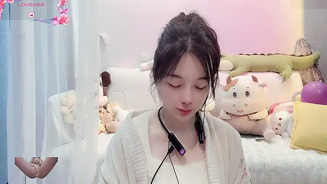 Snapshot of AKiKi711 chatting on 03-18-25, 03:12 AKiKi711 online show from 03-18-25, 03:12