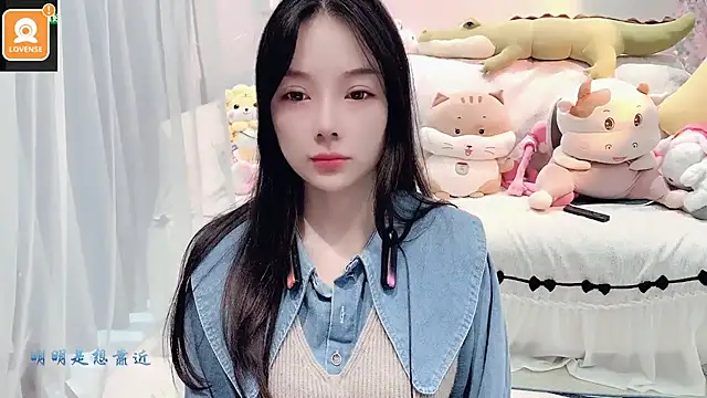 Snapshot of AKiKi711 chatting on 10-10-25, 04:46 AKiKi711 online show from 10-10-25, 04:46