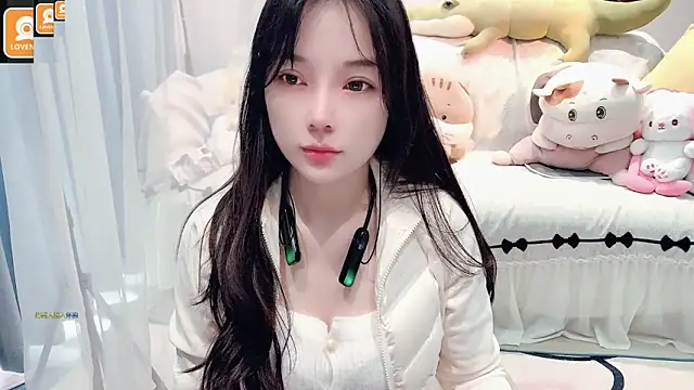 Snapshot of AKiKi711 chatting on 10-29-25, 04:33 AKiKi711 online show from 10-29-25, 04:33