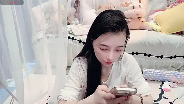 Snapshot of AKiKi711 chatting on 06-04-26, 04:50 AKiKi711 online show from 06-04-26, 04:50
