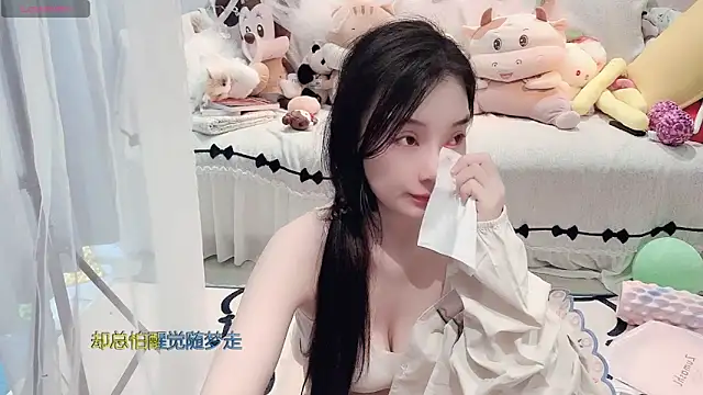 Snapshot of AKiKi711 chatting on 06-11-26, 05:37 AKiKi711 online show from 06-11-26, 05:37