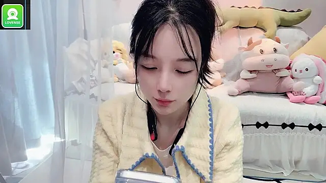 Snapshot of AKiKi711 chatting on 11-02-25, 04:28 AKiKi711 online show from 11-02-25, 04:28