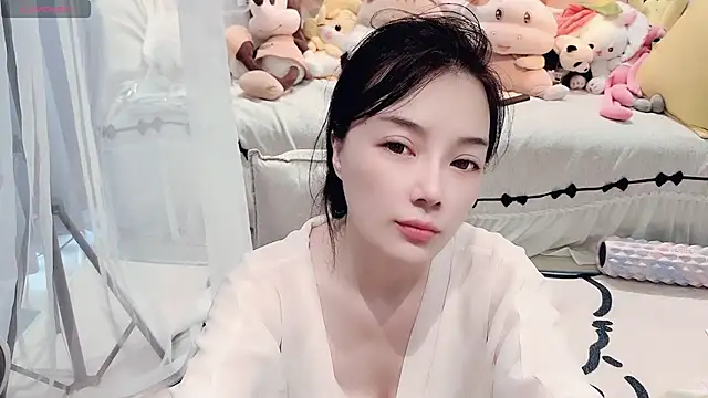Snapshot of AKiKi711 chatting on 07-11-26, 04:35 AKiKi711 online show from 07-11-26, 04:35