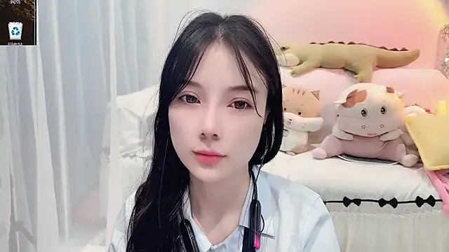 Snapshot of AKiKi711 chatting on 09-19-25, 03:54 AKiKi711 online show from 09-19-25, 03:54