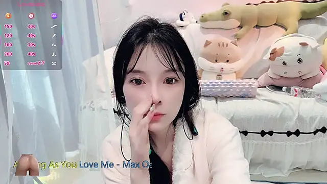 Snapshot of AKiKi711 chatting on 12-05-25, 04:22 AKiKi711 online show from 12-05-25, 04:22