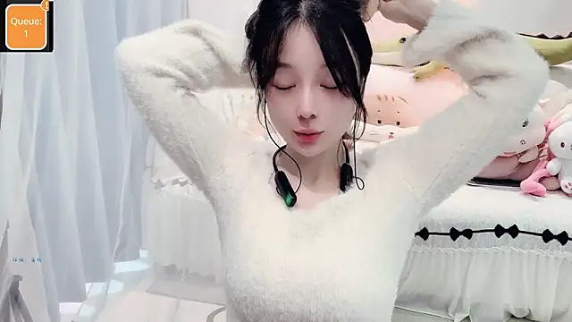 Snapshot of AKiKi711 chatting on 10-19-25, 04:26 AKiKi711 online show from 10-19-25, 04:26