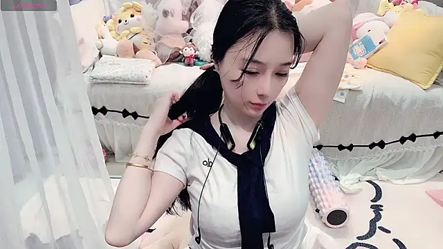 Snapshot of AKiKi711 chatting on 04-19-26, 04:30 AKiKi711 online show from 04-19-26, 04:30