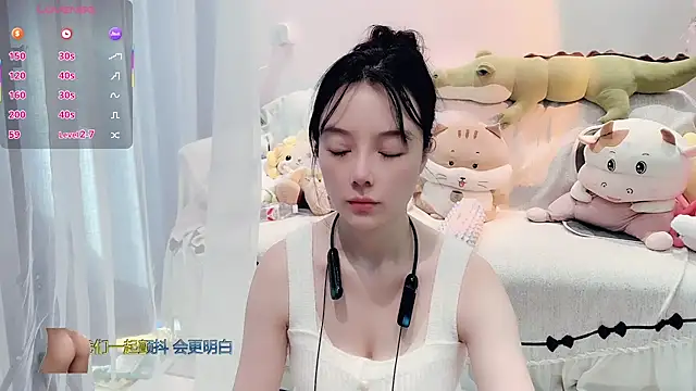 Snapshot of AKiKi711 chatting on 12-16-25, 04:39 AKiKi711 online show from 12-16-25, 04:39