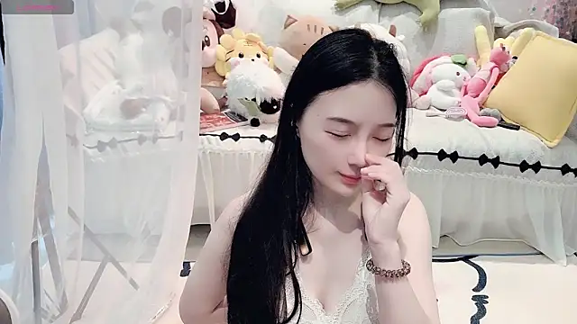 Snapshot of AKiKi711 chatting on 06-15-26, 04:56 AKiKi711 online show from 06-15-26, 04:56