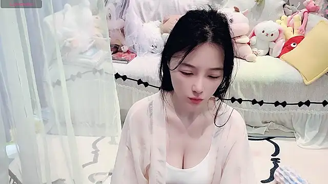 Snapshot of AKiKi711 chatting on 05-24-26, 04:56 AKiKi711 online show from 05-24-26, 04:56