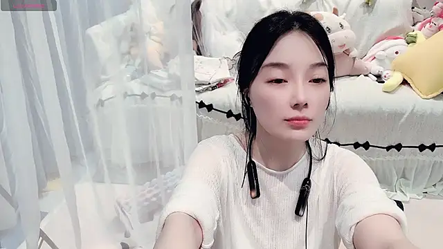 Snapshot of AKiKi711 chatting on 05-31-26, 04:57 AKiKi711 online show from 05-31-26, 04:57