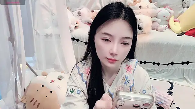 Snapshot of AKiKi711 chatting on 06-14-26, 04:46 AKiKi711 online show from 06-14-26, 04:46